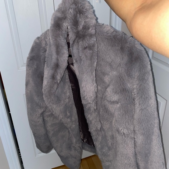MISGUIDED GREY FAUX FUR JACKET - Picture 1 of 3